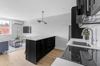 658 Somerset St W in Ottawa, ON - Building Photo - Building Photo