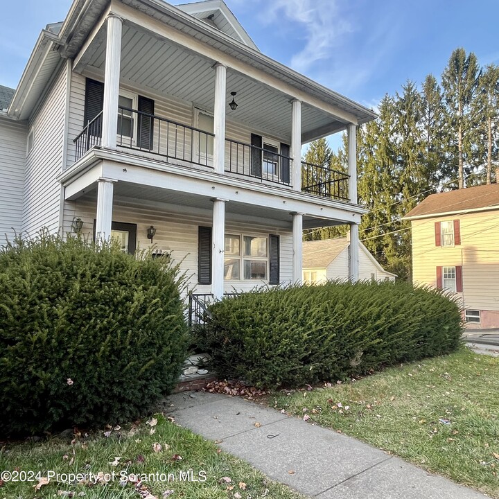 89 Belmont St in Carbondale, PA - Building Photo