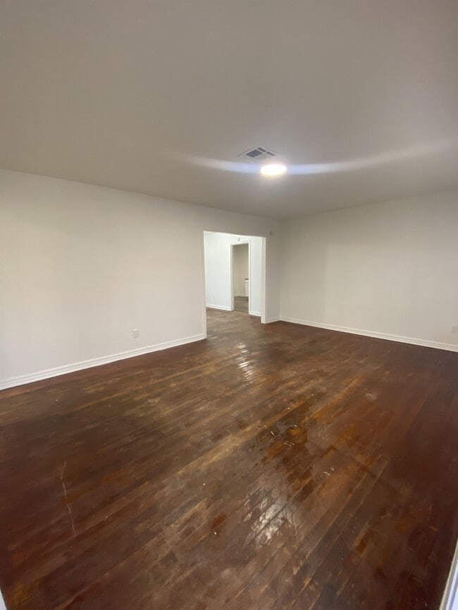 1304 Campbell Rd in Oklahoma City, OK - Building Photo - Building Photo