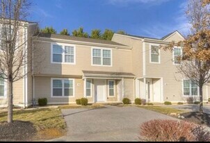 435 Pin Oak Dr NW in Christiansburg, VA - Building Photo