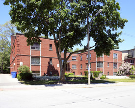 6 Anglesey Blvd in Toronto, ON - Building Photo - Building Photo