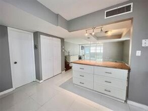 20968 NE 30th Pl in Aventura, FL - Building Photo - Building Photo