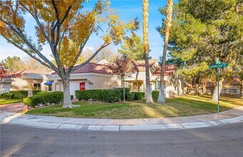 2800 Linkview Dr in Las Vegas, NV - Building Photo - Building Photo