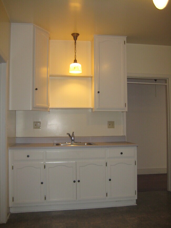 1423 Cabrillo Ave in Los Angeles, CA - Building Photo - Building Photo