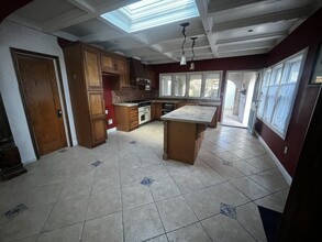 2021 Greenleaf St in Santa Ana, CA - Foto de edificio - Building Photo