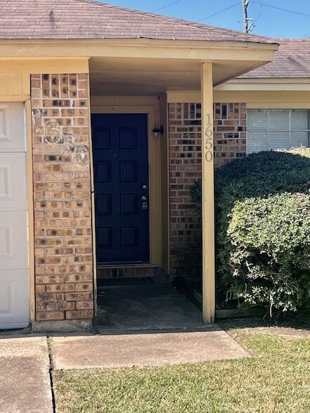 1650 Shirley Cir in Beaumont, TX - Foto de edificio - Building Photo