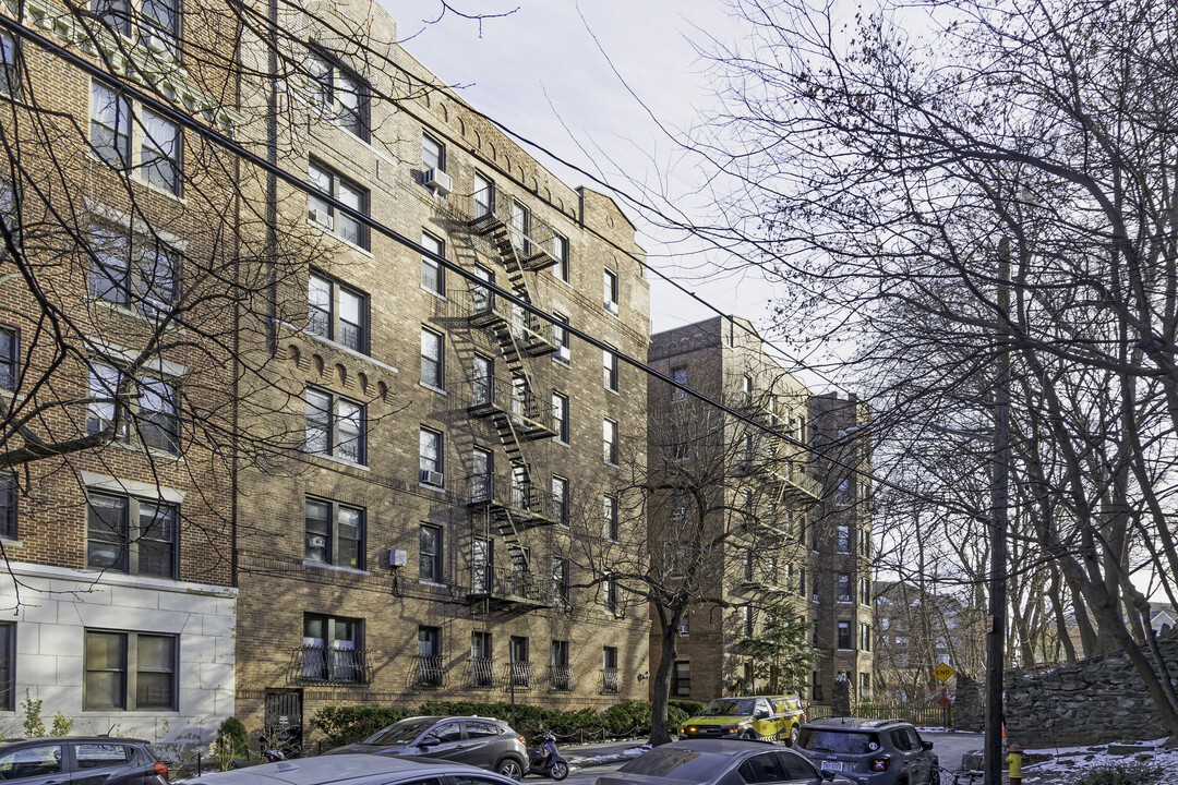 4410 Cayuga Ave in Bronx, NY - Building Photo