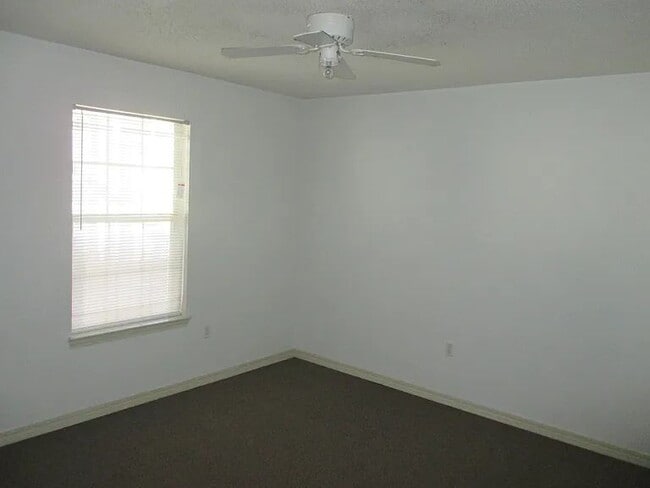 property at 916 Valley Rd