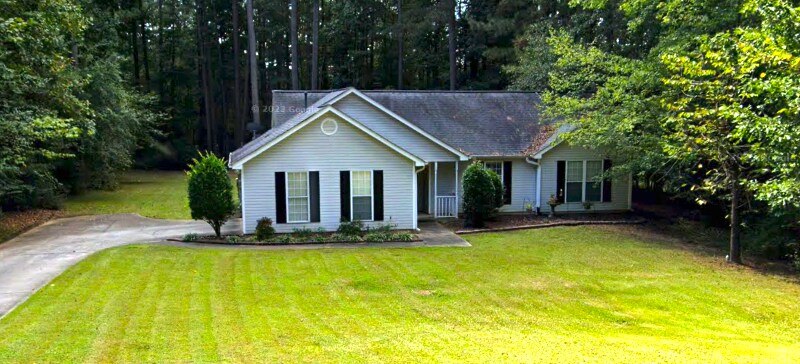 26 Angel Trace in Sharpsburg, GA - Foto de edificio