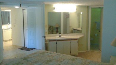 19505 Quesada Ave, Unit GG201 in Port Charlotte, FL - Building Photo - Building Photo
