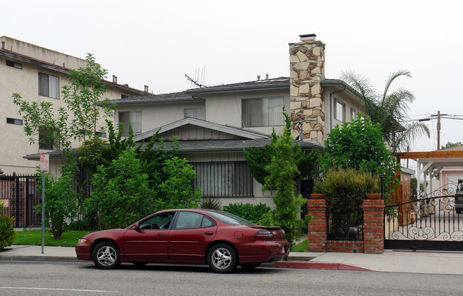 12112 Birch Ave in Hawthorne, CA - Building Photo - Building Photo