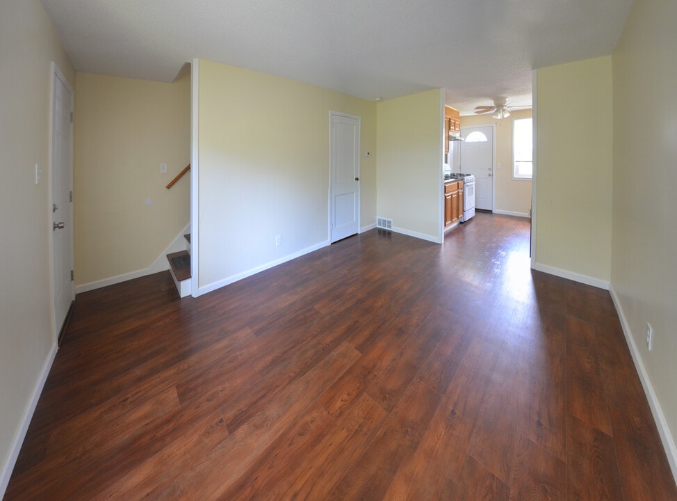 21 Cannon Rd, Unit 21 in East Hartford, CT - Building Photo