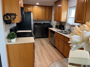 3265 Pearl Ln in Oceanside, CA - Building Photo - Building Photo