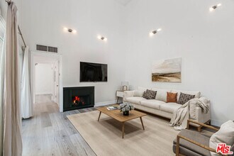 1339 N Columbus Ave in Glendale, CA - Building Photo - Building Photo