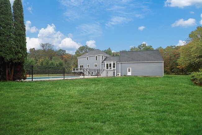 94 Hudson Rd in Stow, MA - Building Photo - Building Photo