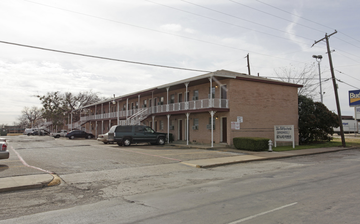 Silver Belle Apartments in Arlington, TX - Building Photo