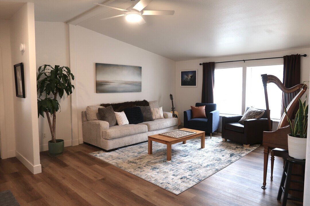 205 N 3rd E in Rexburg, ID - Building Photo