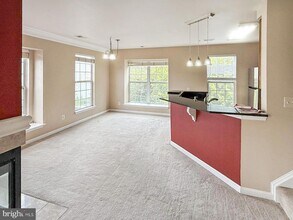 2305 Village Crossing Rd in Falls Church, VA - Building Photo - Building Photo