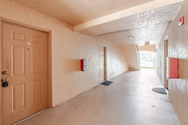 4041 San Marino Blvd in West Palm Beach, FL - Building Photo - Building Photo