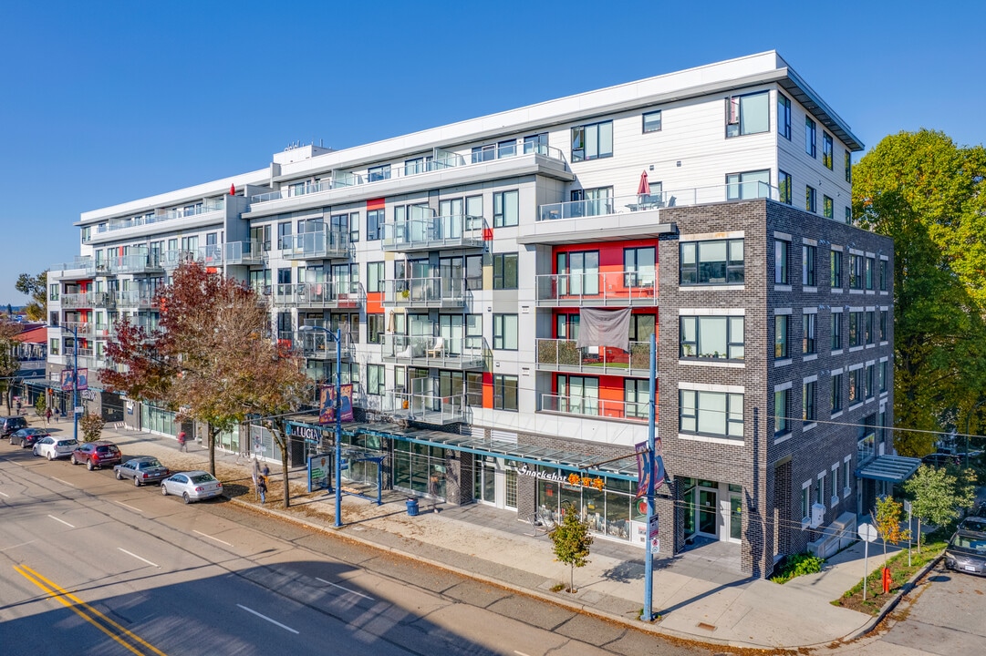 3583 Kingsway in Vancouver, BC - Building Photo
