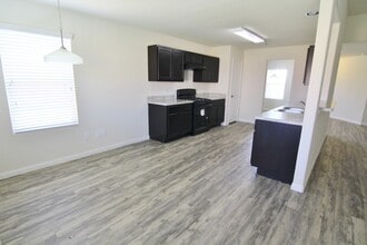 33 Santa Barbara Dr in Manvel, TX - Building Photo - Building Photo