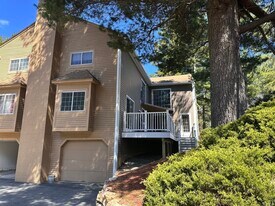 4 Driftwood Way in Ashland, MA - Building Photo