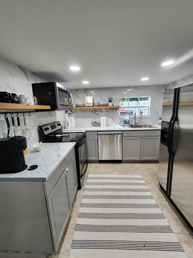 1872 SW 29th Ave in Fort Lauderdale, FL - Building Photo - Building Photo