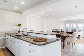 1987 Fairfield Beach Rd in Fairfield, CT - Building Photo - Building Photo