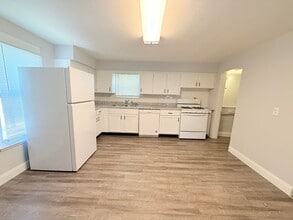 340 E Baker St in Bloomington, IL - Building Photo - Building Photo