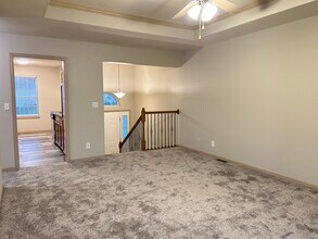 1211 NW Ashley Ln in Grain Valley, MO - Foto de edificio - Building Photo