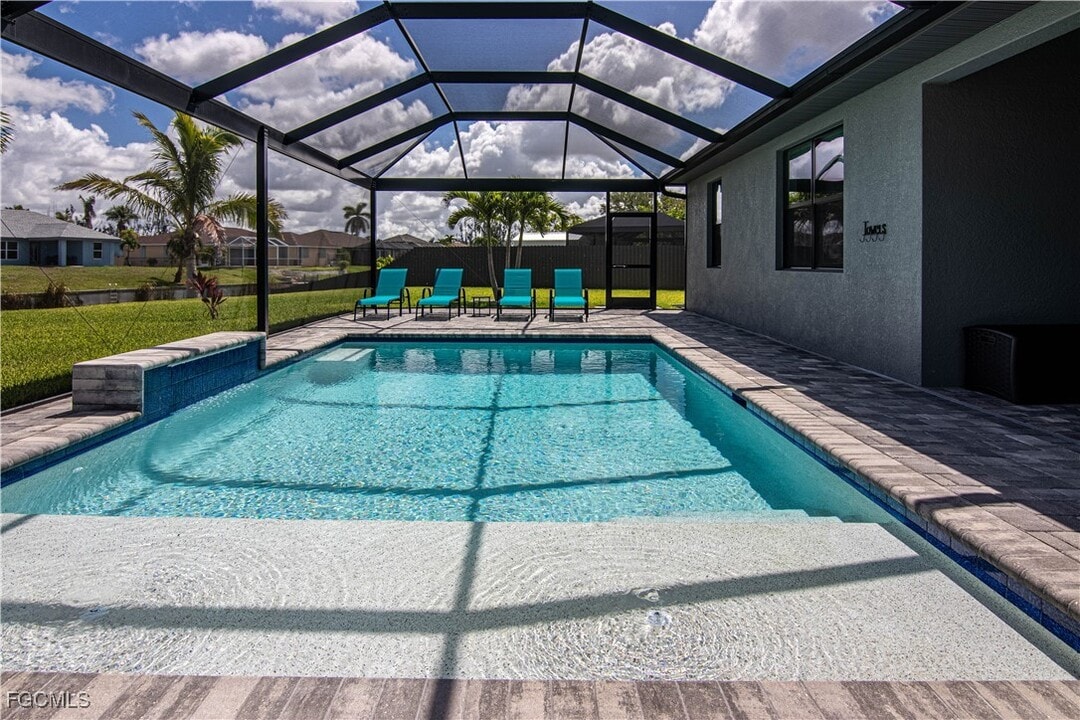 1833 SW 11th Terrace in Cape Coral, FL - Building Photo