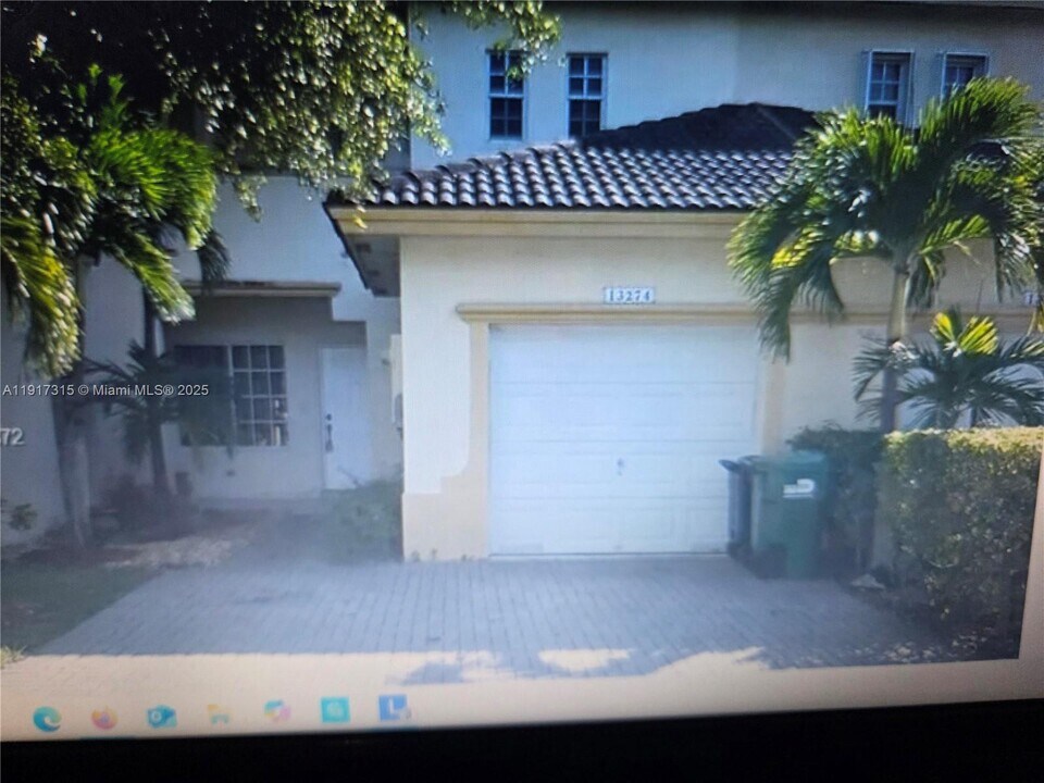13274 SW 142nd Terrace in Miami, FL - Building Photo