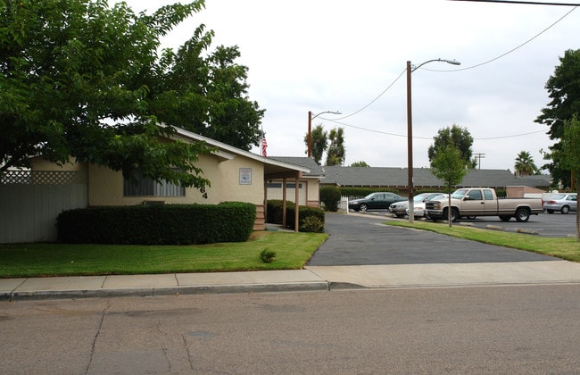 Merritt Manor in El Cajon, CA - Foto de edificio - Building Photo