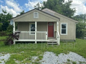 67 Madrid Ln in Hendersonville, NC - Building Photo