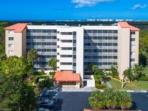 15171 Cedarwood Ln-Unit -3702 in Naples, FL - Building Photo - Building Photo