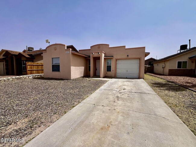 2228 Tierra De Paz Way in El Paso, TX - Building Photo - Building Photo