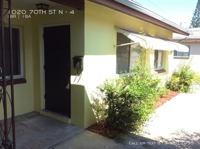 1020 70th St N-Unit -4 in St. Petersburg, FL - Foto de edificio - Building Photo