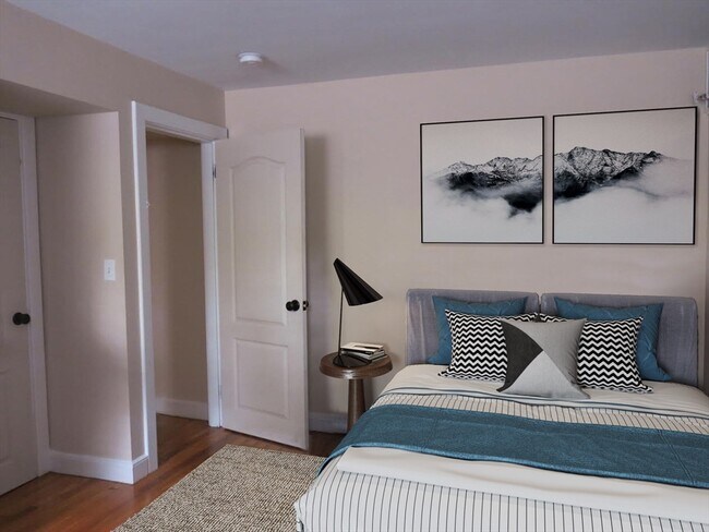 1805 Beacon St, Unit A in Brookline, MA - Foto de edificio - Building Photo