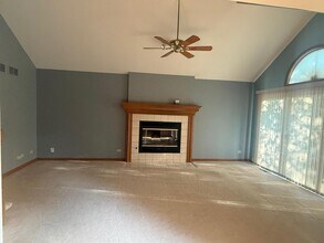 2286 Brookside Ln in Aurora, IL - Building Photo - Building Photo