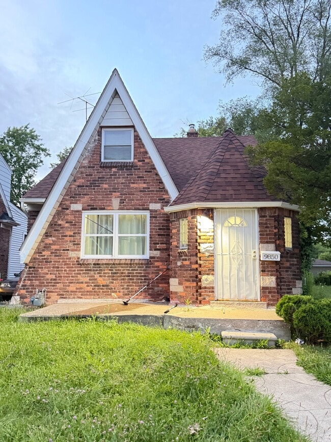 property at 9850 Yorkshire Rd