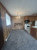 955 4th St in Charleston, IL - Building Photo