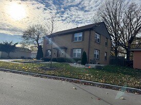 1111 Lincoln St, Unit 1 in Lockport, IL - Building Photo