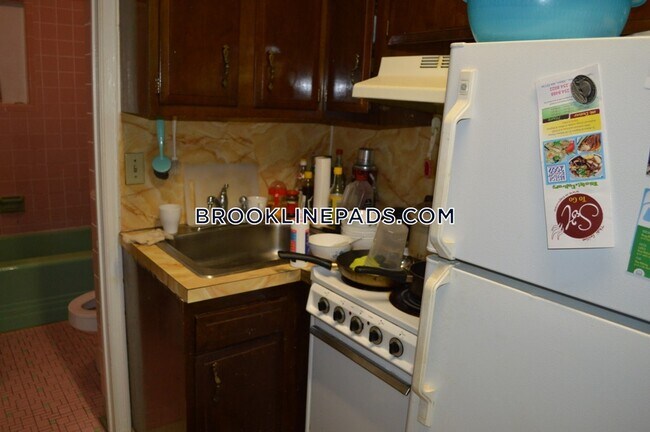 1223 Beacon St in Brookline, MA - Building Photo - Building Photo