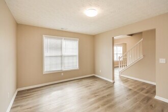 205 Fieldstone Ln in Covington, GA - Foto de edificio - Building Photo