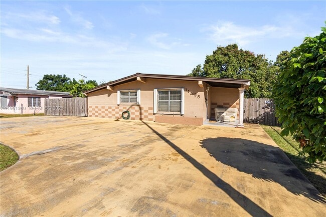 11535 Lincoln Blvd in Miami, FL - Building Photo - Building Photo