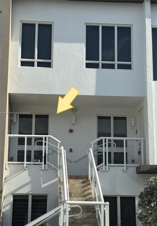 10260 NW 63rd Terrace in Doral, FL - Building Photo