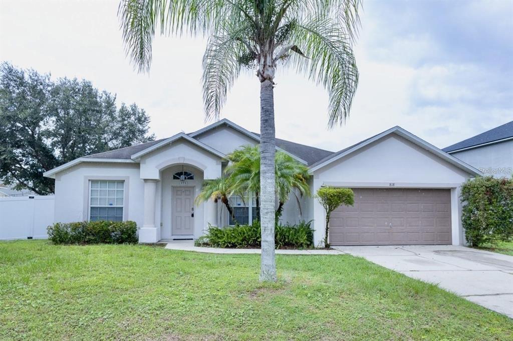 818 Carrousel Ln in Kissimmee, FL - Foto de edificio