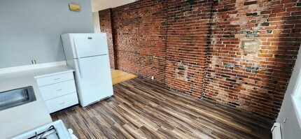 3 Wilbur Ct, Unit 2 in Boston, MA - Foto de edificio - Building Photo