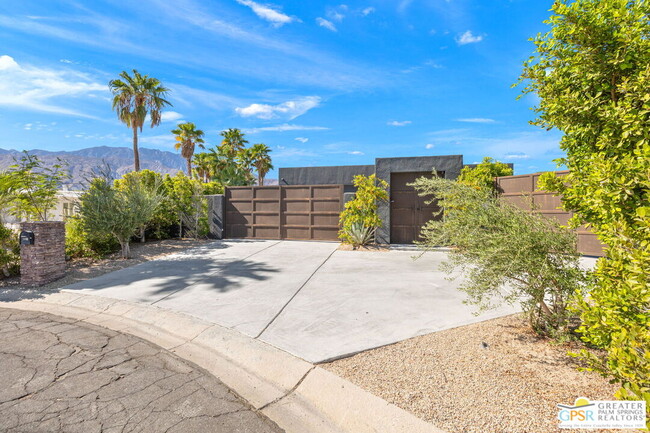 2600 E Vincentia Rd in Palm Springs, CA - Building Photo - Building Photo