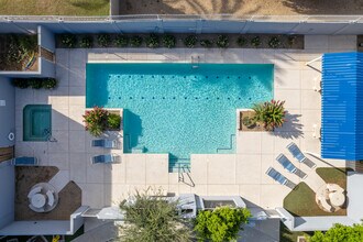 Metro 1 Townhomes in Phoenix, AZ - Foto de edificio - Building Photo